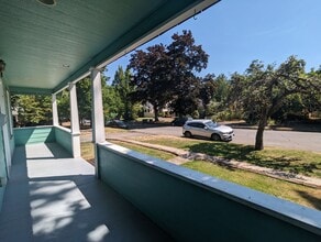 2496 Onyx St in Eugene, OR - Building Photo - Building Photo