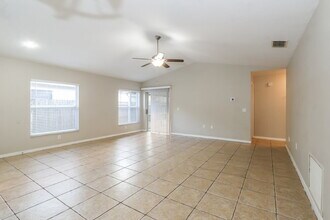 1411 Wickford Pl in Brandon, FL - Building Photo - Building Photo