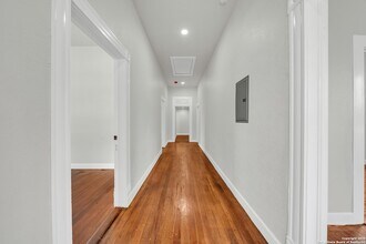 822 Lamar St, Unit 2 in San Antonio, TX - Building Photo - Building Photo
