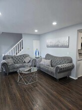 877 Wellington Ave in Elk Grove Village, IL - Building Photo - Building Photo