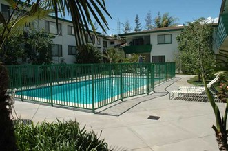 Fountain View Apartments in Los Angeles, CA - Foto de edificio - Building Photo