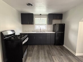 95 Burke St in Hamden, CT - Building Photo - Building Photo