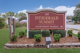 Fitzgerald Summit in Fitzgerald, GA - Foto de edificio - Building Photo