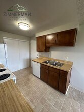 2357 6th St in Springfield, OR - Foto de edificio - Building Photo