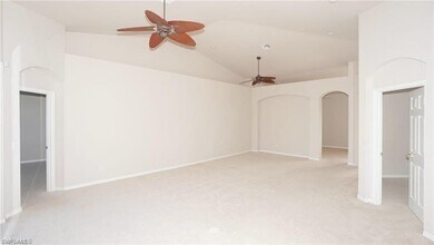 9120 Spanish Moss Way-Unit -521 in Bonita Springs, FL - Foto de edificio - Building Photo