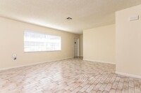 1448 Lakeview Dr in Tarpon Springs, FL - Building Photo - Building Photo