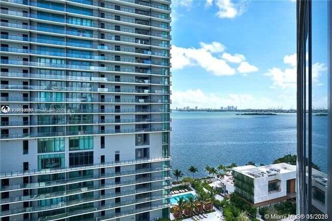 650 NE 32nd St, Unit 1208 in Miami, FL - Building Photo - Building Photo