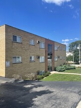 Cheviot Terrace in Cincinnati, OH - Building Photo - Building Photo