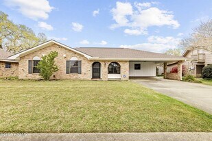 315 S Philo Dr in Lafayette, LA - Building Photo