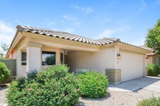 15881 W Latham St in Goodyear, AZ - Building Photo - Building Photo