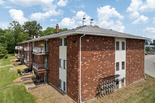 Inner Circle Condominiums in Brunswick, OH - Building Photo