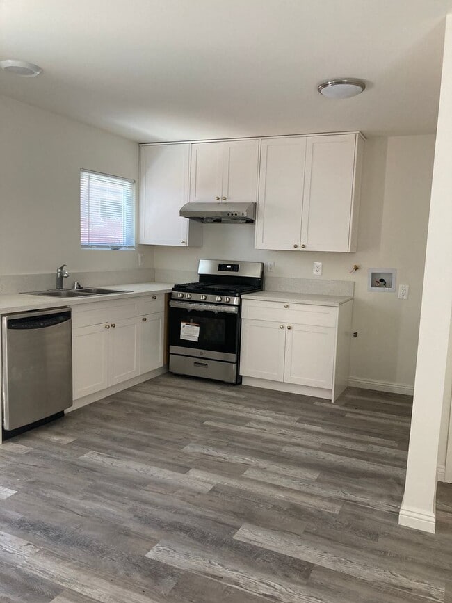 3835 E 10th St in Long Beach, CA - Foto de edificio - Building Photo