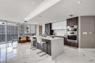 488 NE 18th St, Unit 2812 in Miami, FL - Building Photo - Building Photo