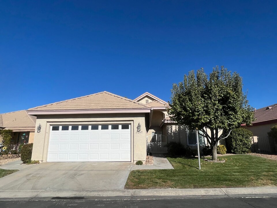 11247 Pleasant Hills Dr in Apple Valley, CA - Building Photo