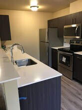 690 SE 5th Ave in Hillsboro, OR - Building Photo - Building Photo