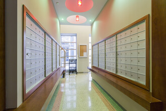 700 N Larrabee St, Unit 1704 in Chicago, IL - Building Photo - Building Photo