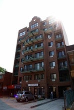 144-48 Roosevelt Ave in Flushing, NY - Foto de edificio - Building Photo