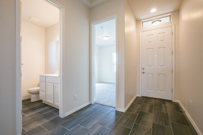 215 Adeline Ave in Los Lunas, NM - Building Photo - Building Photo