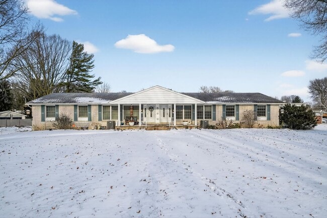 property at 6644 Ravenwood Ave NW