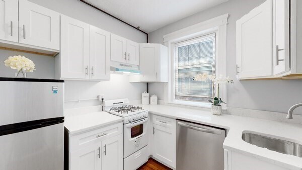 35 Queensberry St, Unit 20 in Boston, MA - Building Photo