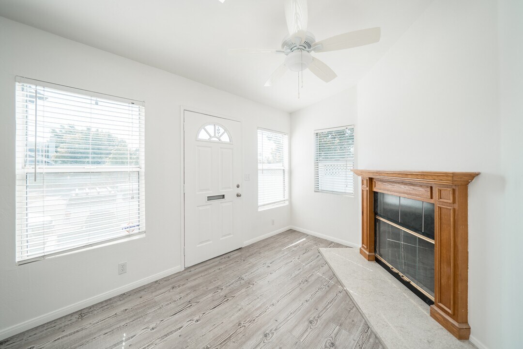 4816 Bancroft St in San Diego, CA - Building Photo