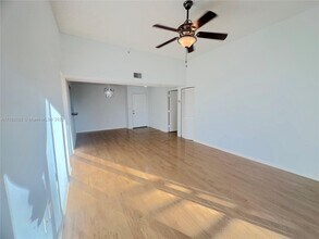 2731 Ocean Club Blvd, Unit 302 in Hollywood, FL - Building Photo - Building Photo