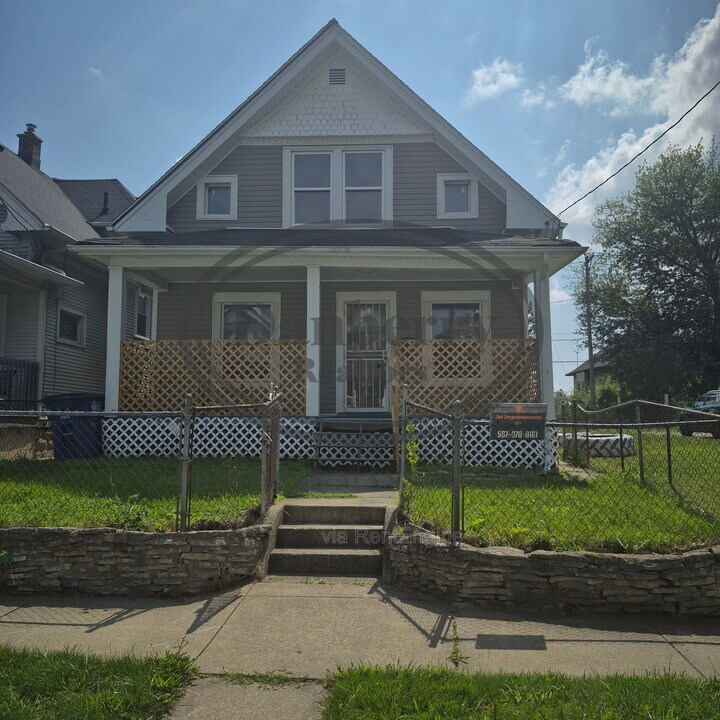 2416 Lawton Ave in Toledo, OH - Building Photo