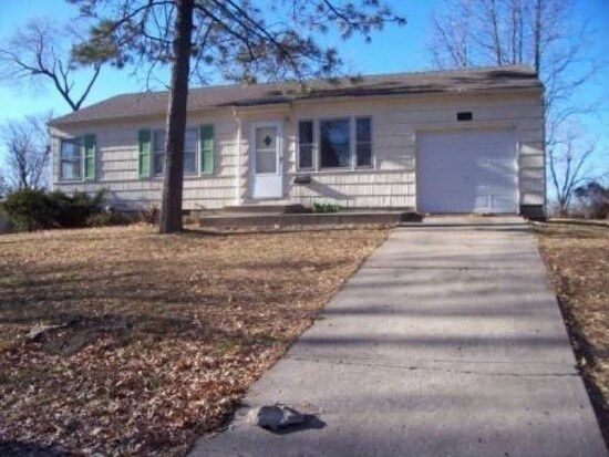 126 N Peck Dr in Independence, MO - Building Photo