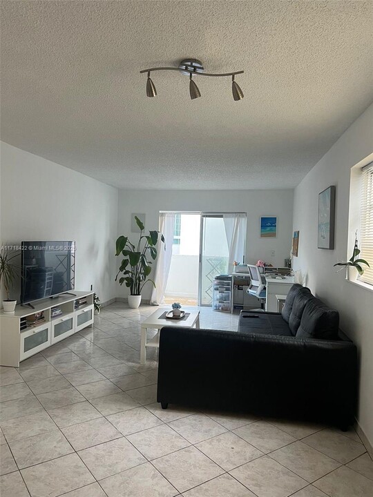 4101 Indian Creek Dr in Miami Beach, FL - Building Photo