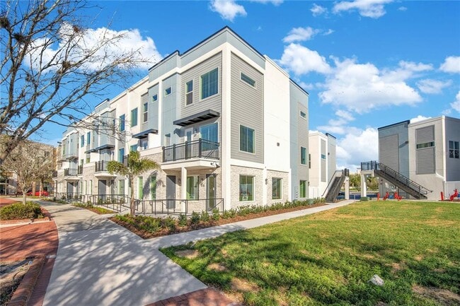 320 Center Lake Ln in Oviedo, FL - Foto de edificio - Building Photo