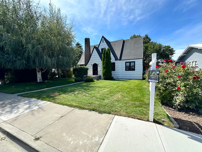 property at 417 N Columbia St