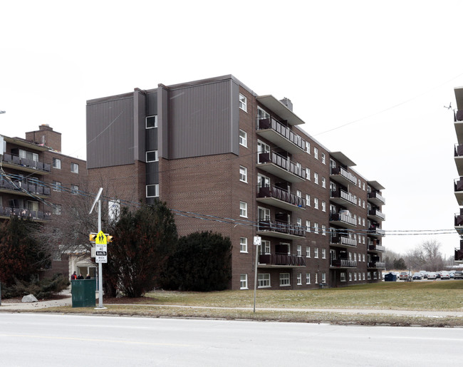 Willow Road Apartments in Guelph, ON - Building Photo - Building Photo