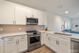 1 Nolan Way in East Brunswick, NJ - Building Photo - Building Photo