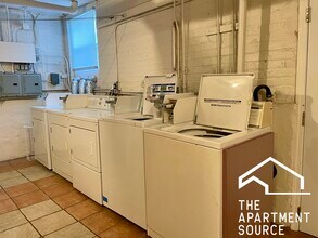 2541 W Logan Blvd, Unit 1 in Chicago, IL - Building Photo - Building Photo