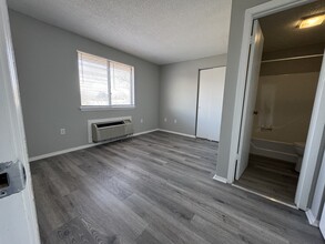4 Twining St-Unit -9 in Plainville, CT - Foto de edificio - Building Photo