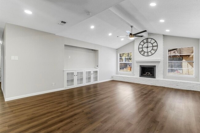 1521 Oak Creek Dr in Hurst, TX - Building Photo - Building Photo