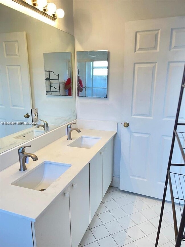 8784 SW 213th Ln in Cutler Bay, FL - Building Photo - Building Photo