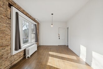 3018 W Schubert Ave, Unit One in Chicago, IL - Foto de edificio - Building Photo