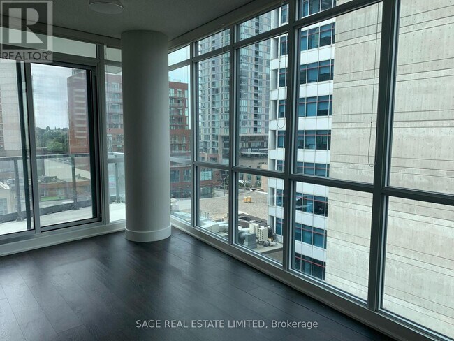 30 Roehampton Ave in Toronto, ON - Building Photo - Building Photo