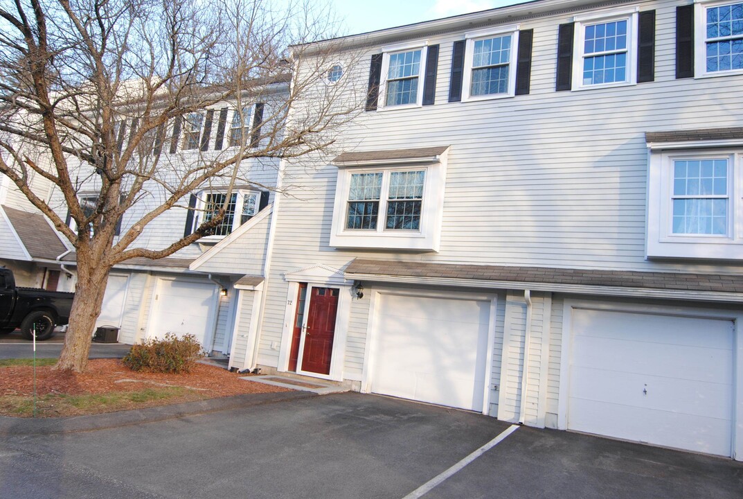 72 Stillwater Dr in Nashua, NH - Building Photo