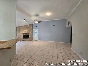 8015 Forest Ash in Live Oak, TX - Foto de edificio - Building Photo