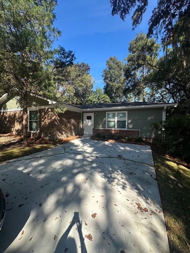 property at 2446 Dundee Dr