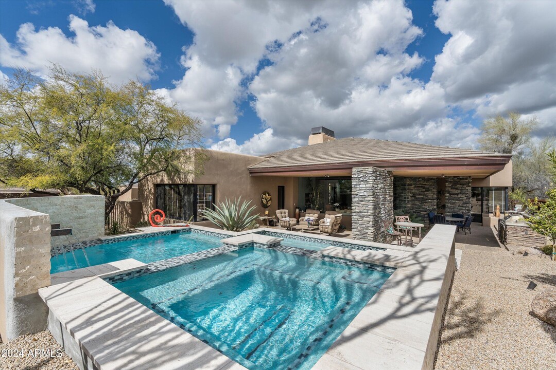 10397 Loving Tree Ln in Scottsdale, AZ - Foto de edificio