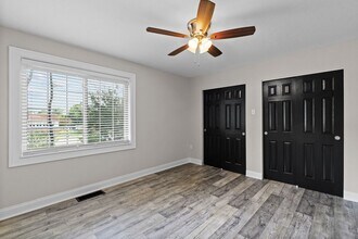 Courtyard Townhouse Apartments in Kirkwood, MO - Building Photo - Interior Photo