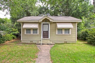 3102 E De Soto St in Pensacola, FL - Building Photo