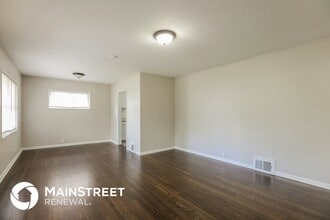 1435 E 66th Terrace in Kansas City, MO - Foto de edificio - Building Photo