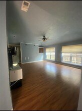2103 Squire Dobbins Dr in Sugar Land, TX - Foto de edificio - Building Photo