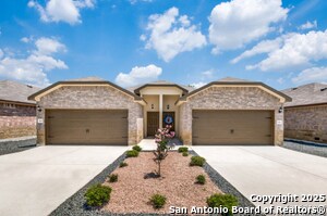 1141 Burek Cross in Seguin, TX - Building Photo