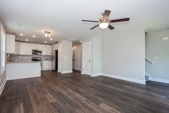 607 N Scruggs St in Gastonia, NC - Building Photo - Building Photo