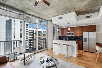 44 Peachtree Pl NW in Atlanta, GA - Foto de edificio - Building Photo